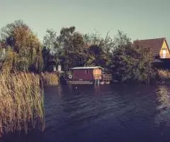 Домики и глэмпинг «Озеро Ле»